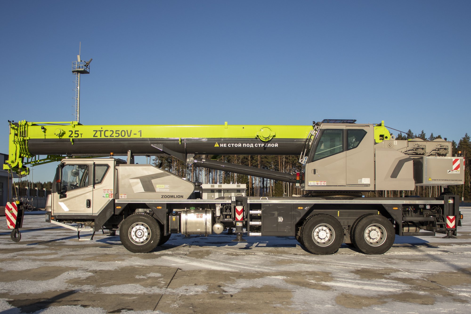 Автокран 25 тонн Zoomlion ZTC250V